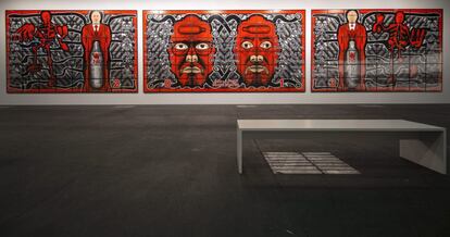 Instalación 'Scapegoated. A triptych' ('Chivo expiatorio. Tríptico'), de la pareja de artistas británicos Gilbert y George, expuesta en Art Basel.