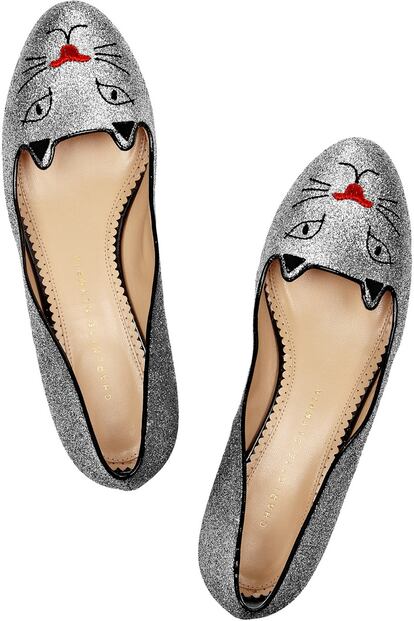 Con las 'Kitty flats' de Charlotte Olympia en versión glitter no pasarás desapercibida (495 euros).