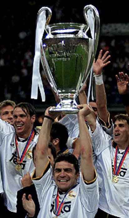 Sanchis levanta la séptima Copa de Europa del Madrid.