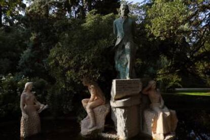 Una de las esculturas del parque de la Quinta de la Fuente del Berro.
