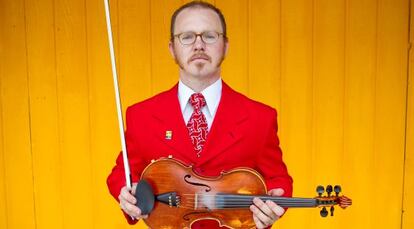 El violinista estadounidense Casey Driessen.