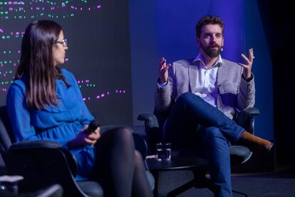 De izquierda a derecha, Cristina Aleixendri, cofundadora y directora de Operaciones de Bound4blue, y Pablo Vidarte, CEO y fundador de Bioo.