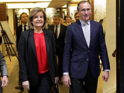 La ministra de Empleo, F&aacute;tima B&aacute;&ntilde;ez  y Alfonso Alonso, en Bilbao. 
 
