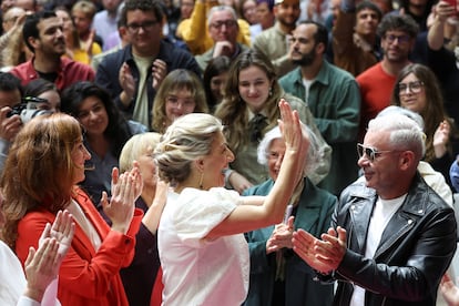 De izquierda a derecha, Mónica García (Más Madrid), Yolanda Díaz y el presentador Jorge Javier Vázquez. 