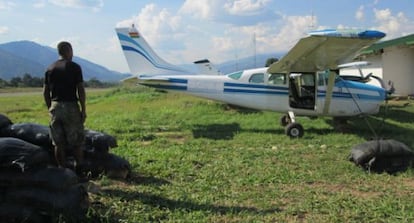 Una avioneta boliviana confiscada en la selva de Per&uacute;.