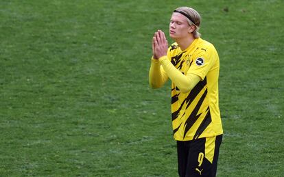 Erling Haaland gesticula durante el partido contra el Eintracht.