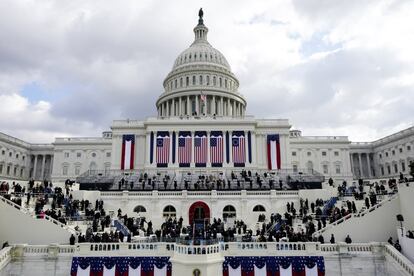 El Capitolio, sede del Congreso de Estados Unidos, engalanado para la toma de posesión de Joe Biden el 20 de enero de 2021.