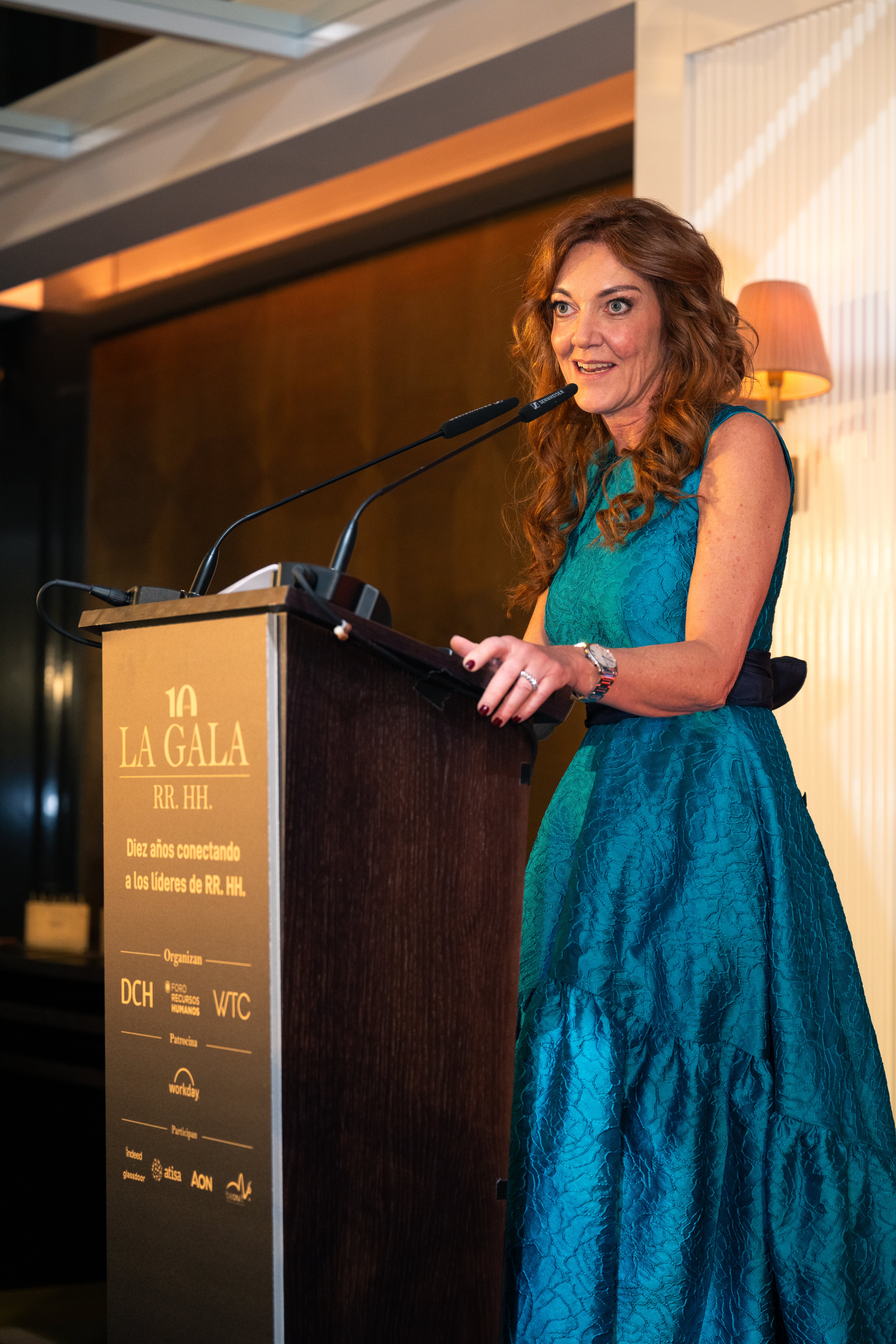 La consejera delegada de PRISA Media, Pilar Gil, recibe el Premio Especial Líder Empresarial de DCH.