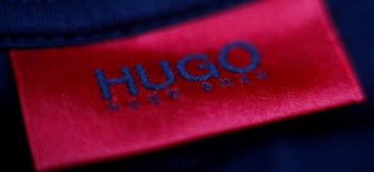 Etiqueta de la firma Hugo Boss en una prenda de ropa.