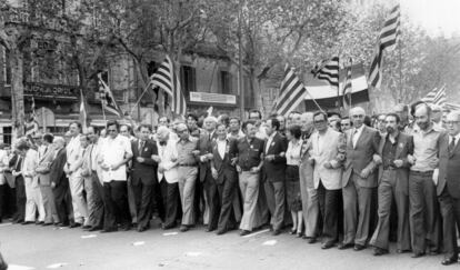 Capçalera de la manifestació unitària de la Diada de 1977, al passeig de Gràcia de Barcelona.