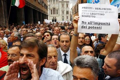 En primer plano, a la izquierda, Nanni Moretti, en una manifestacin contra el Gobierno de Berlusconi en 2002