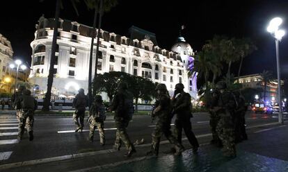 Militars a la zona de l'atemptat.