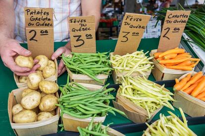 El mercado Jean-Talon, abierto todos los días, es un compendio colorista de sabores y olores donde degustar delicias típicas de la región como queso y sirope de arce.