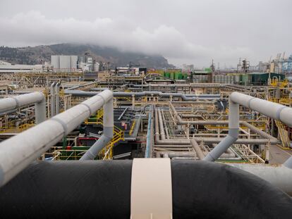 Planta regasificadora de Enagás en Barcelona, en el llamado muelle de la energía, el pasado 29 de marzo.