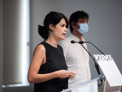 Isabel Serra y Rafael Mayoral, tras la reunión de la dirección de Podemos.