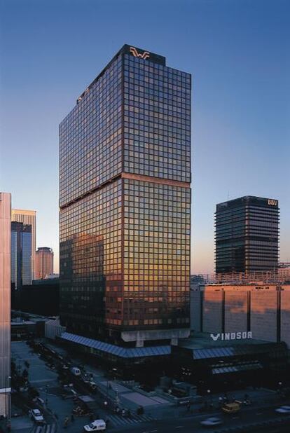 La silueta del Edificio Windsor, desaparecido en 2005 y hasta entonces parte imprescindible del skyline de Azca.