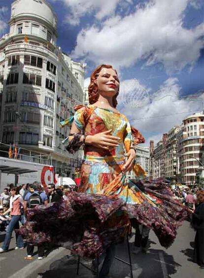 El nacimiento del circuito urbano de Fórmula 1, el 9-M y los líos y escándalos que han envuelto durante la presente temporada al Valencia C.F. serán los temas más repetidos durante este fin de semana en las calles de la ciudad.