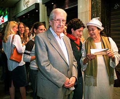 Francisco Canet, anoche, en la cola para entrar a la Filmoteca, antes del homenaje.