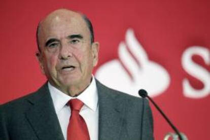 El presidente del Banco Santander, Emilio Botín, durante su intervención en la presentacíón hoy, en Madrid, de resultados de la entidad.