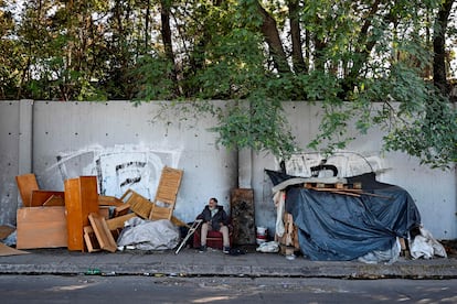 Un hombre sin hogar en una calle de Buenos Aires.