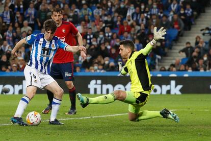 Aritz Elustondo marca el gol del triunfo de la Real ante Osasuna