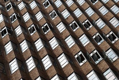 Ventanas abiertas en un rascacielos en la llegada de la primavera en Sydney (Australia).