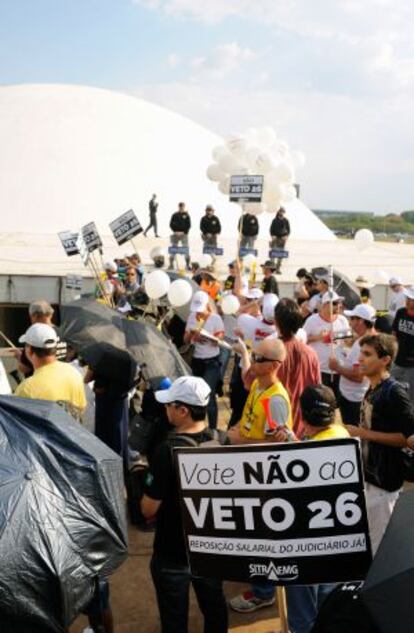 Manifestantes no entorno do Congresso Nacional.