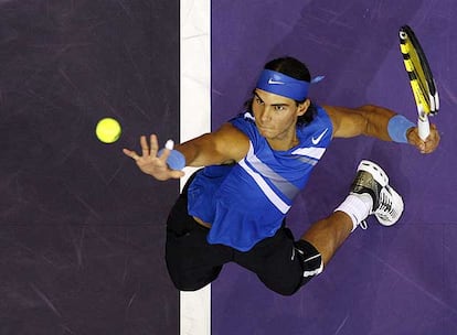 Nadal, sirviendo contra Murray.