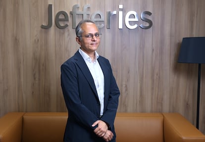 Mohit Kumar, economista jefe de Jefferies, en la sede de la compañía en Madrid. 
