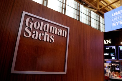 El logo de Goldman Sachs, en el parqué de la Bolsa de Nueva York.