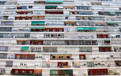 Bloque de viviendas en el distrito de Ciudad Lineal (Madrid) el pasado 27 de julio.