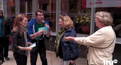 Julianne Moore y Billy Eichner, en las calles de Nueva York.