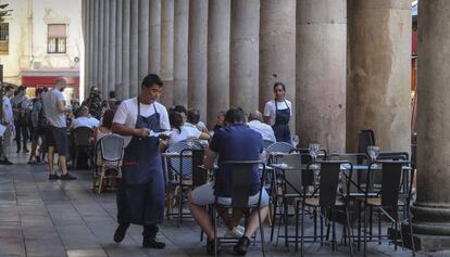 Mesas permitidas en los porches de la Boqueria