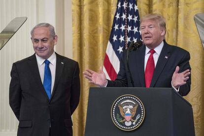 Benjamín Netanyahu y Donald Trump anuncian su plan para Oriente Próximo.