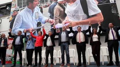 Los precandidatos de la derecha se inscriben en la Gran Consulta, en Bogotá, este miércoles.