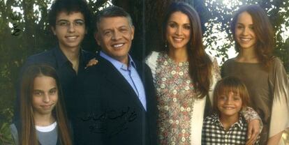 Los reyes de Jordania, Abdalá y Rania, con sus cuatro hijos.