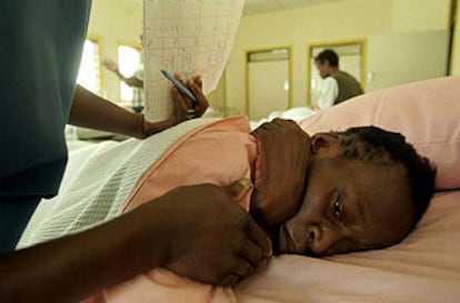 Una paciente en una residencia para enfermos terminales de sida en Lusaka (Zambia).