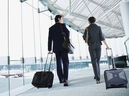 Las empresas bajan a los ejecutivos del avión para los viajes de trabajo