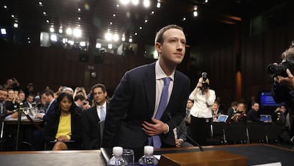 Mark Zuckerberg, fundador do Facebook, depõe no Senado dos EUA em 10 de abril de 2018 sobre o vazamento de dados no caso Cambridge Analytica. “Foi um erro meu, e lamento”, disse ele.