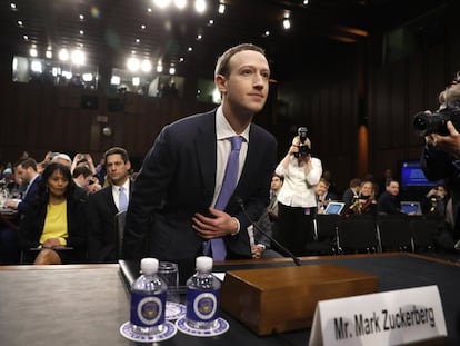 Mark Zuckerberg, fundador do Facebook, depõe no Senado dos EUA em 10 de abril de 2018 sobre o vazamento de dados no caso Cambridge Analytica. “Foi um erro meu, e lamento”, disse ele.