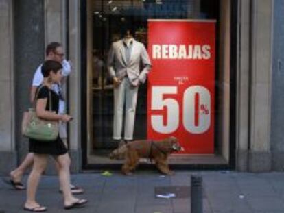 Imagen de los establecimientos en rebajas de la Gran Vía, Madrid