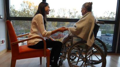 Voluntaria de cuidados paliativos en el Hospital Centro de Cuidados Laguna.