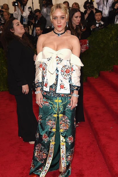 En la gala del MET de 2015 vestida de JW Anderson consigui crear una versin femenina del Ryan Gosling de Drive.