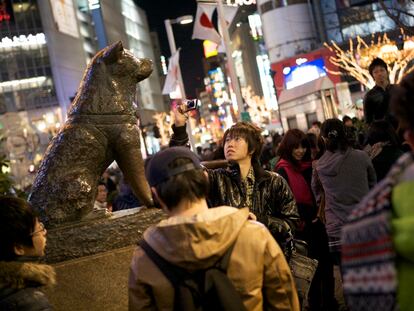 La historia de Hachiko, el perrito fiel del cruce de Shibuya