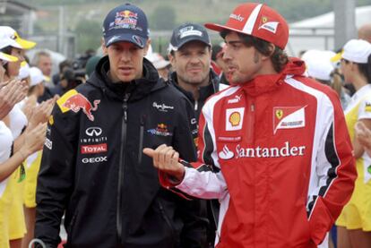 Sebastian Vettel y Fernando Alonso, durante el Gran Premio de Hungría.