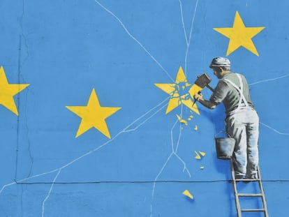 Un mural de Banksy con motivo del Brexit en Dover Reino Unido.