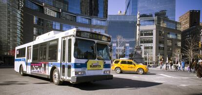 Uno de los autobuses eléctricos de Nueva York que lleva sensores incorporados.