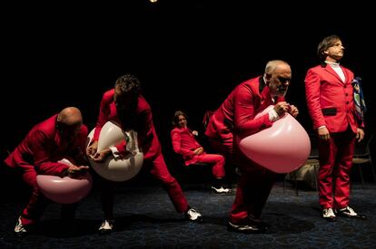 El grupo Ch&eacute;vere, que arrancar&aacute; el festival, durante una representaci&oacute;n el pasado junio.