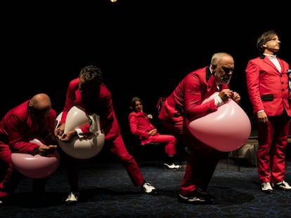 El grupo Ch&eacute;vere, que arrancar&aacute; el festival, durante una representaci&oacute;n el pasado junio.