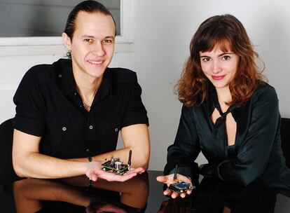 David Gascn y Alicia Asn, ingenieros de Libelium.